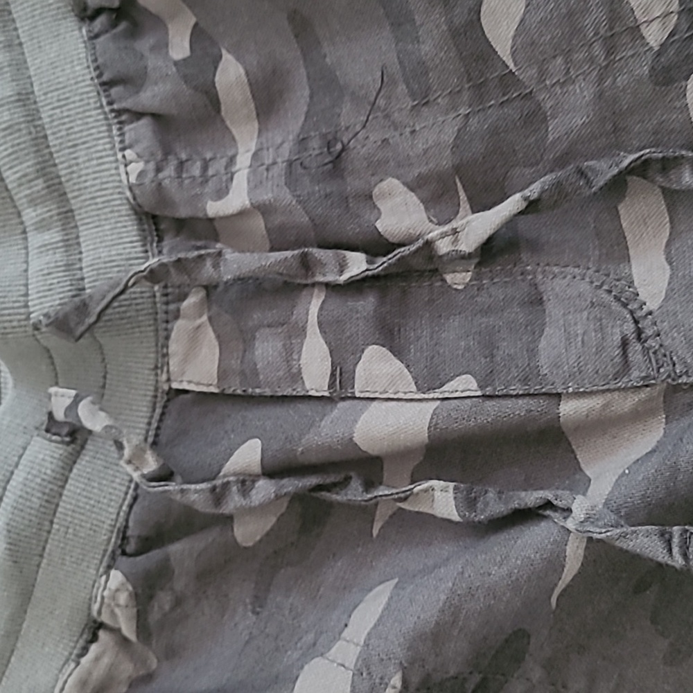 EUC Gap women's Army print Activewear pants, S - Picture 6 of 11
